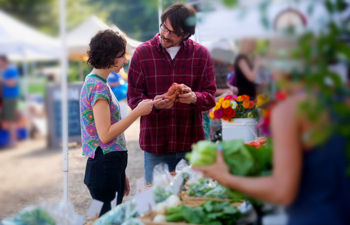 market-shoppers700x450